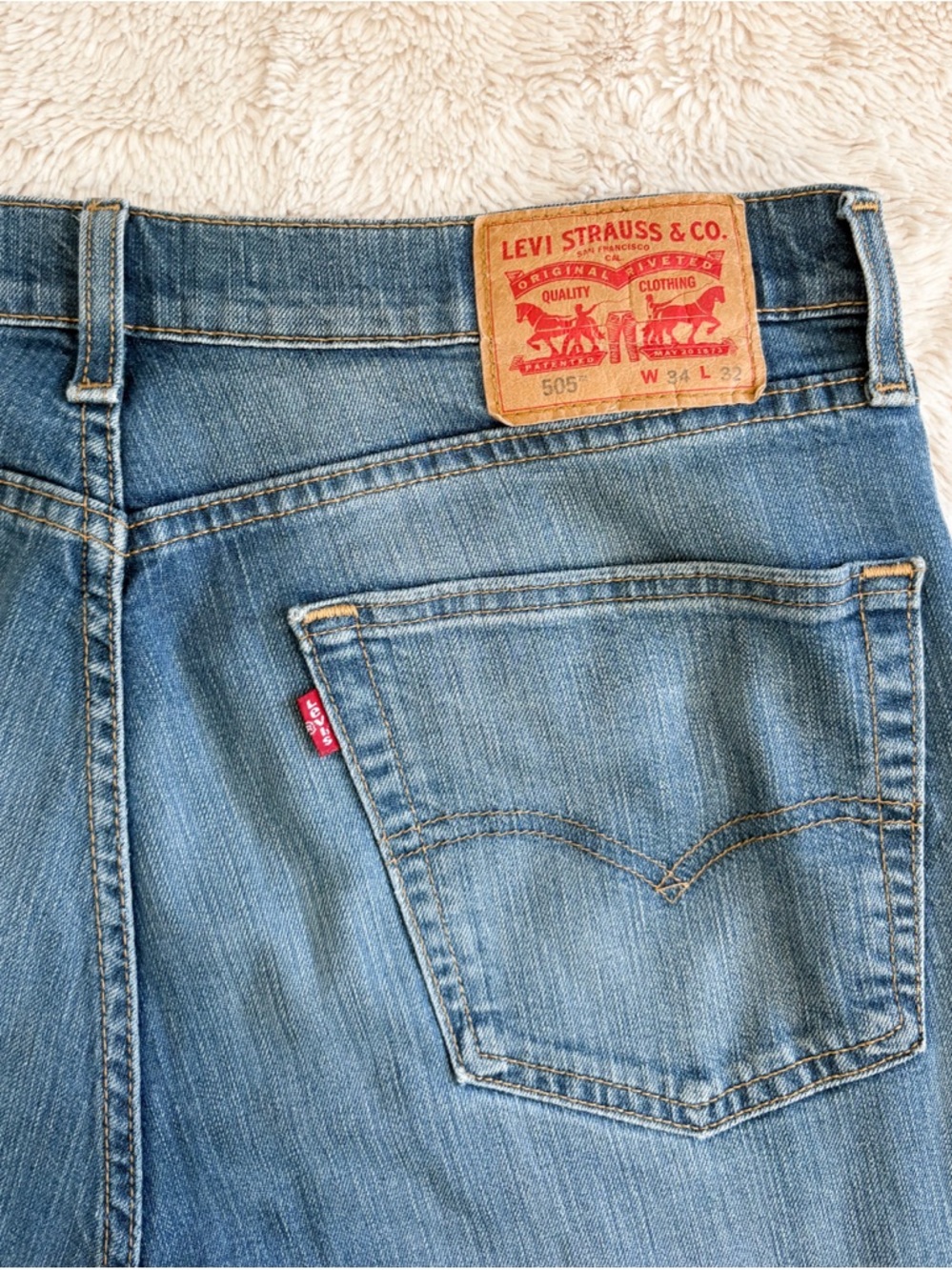 Levi’s 505 Jeans Men’s 34x32 Straight Leg Medium Wash Faded Denim - Picture 5 of 7